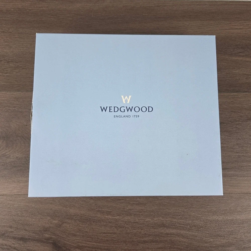 Wedgwood Madeleine Square Cake Plate Sarah Duchess of York Signed 2001 Blue Gold